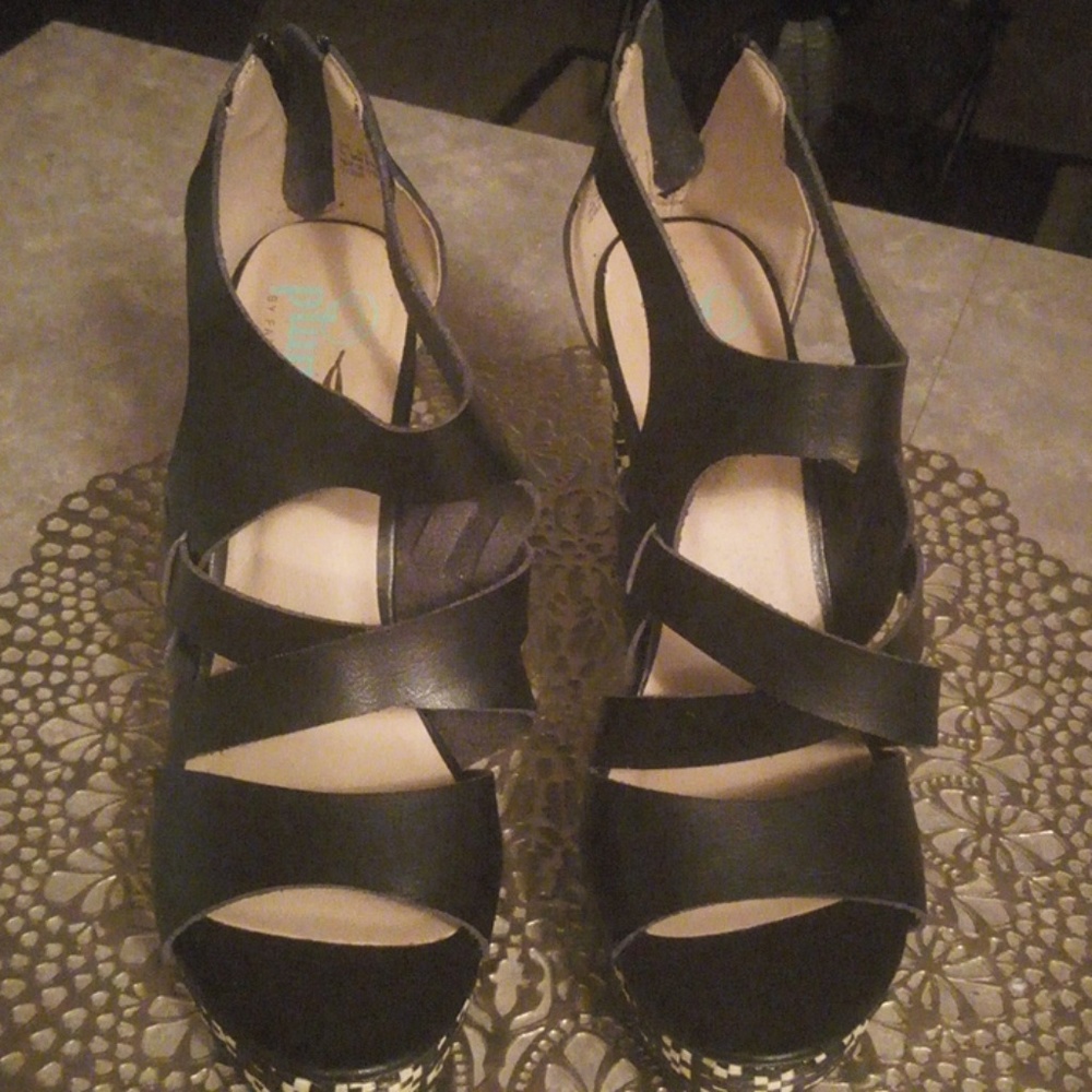 Heels - Picture 4 of 4